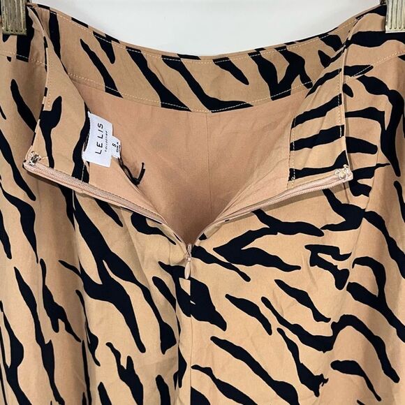 Le Lis Tan Zebra Stripe Silky Wide Leg Dress Pant (Medium) - Picture 7 of 13